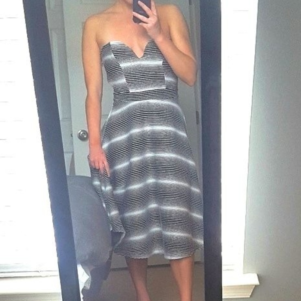 NWT striped sweetheart neck strapless midi dress